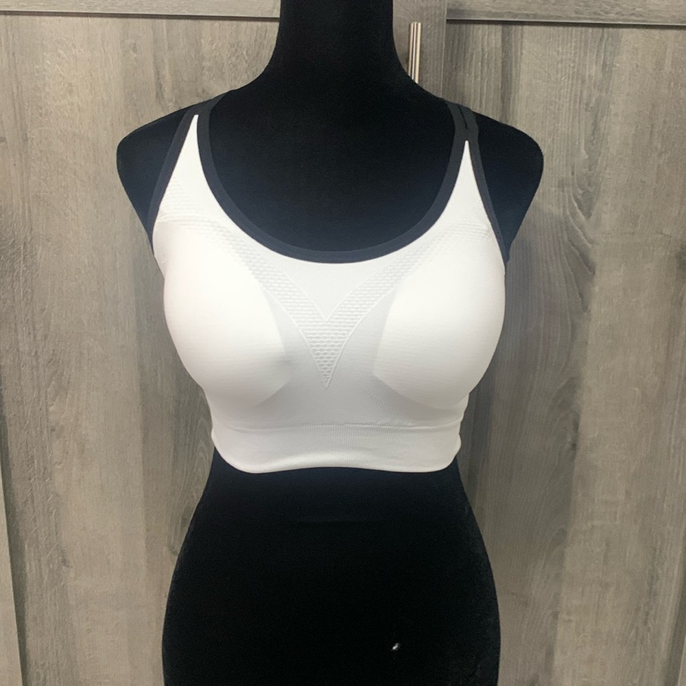 New Woyyho White With Black Criss Cross Sports Bra Women's Size Small w/o Tag